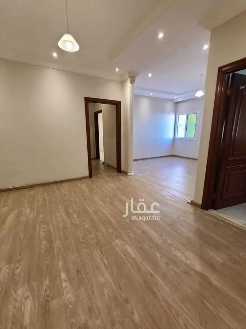 شقة 5 غرف في الروضة 4