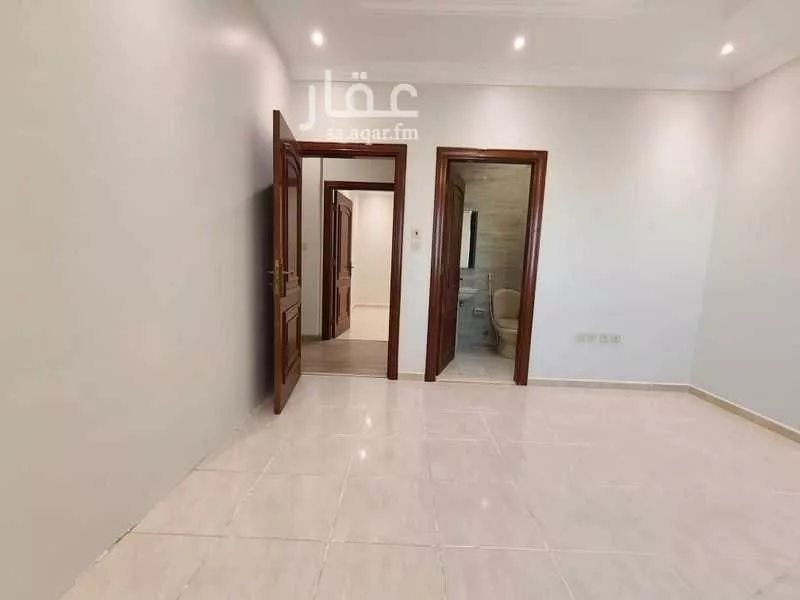 شقة 5 غرف في الروضة 10