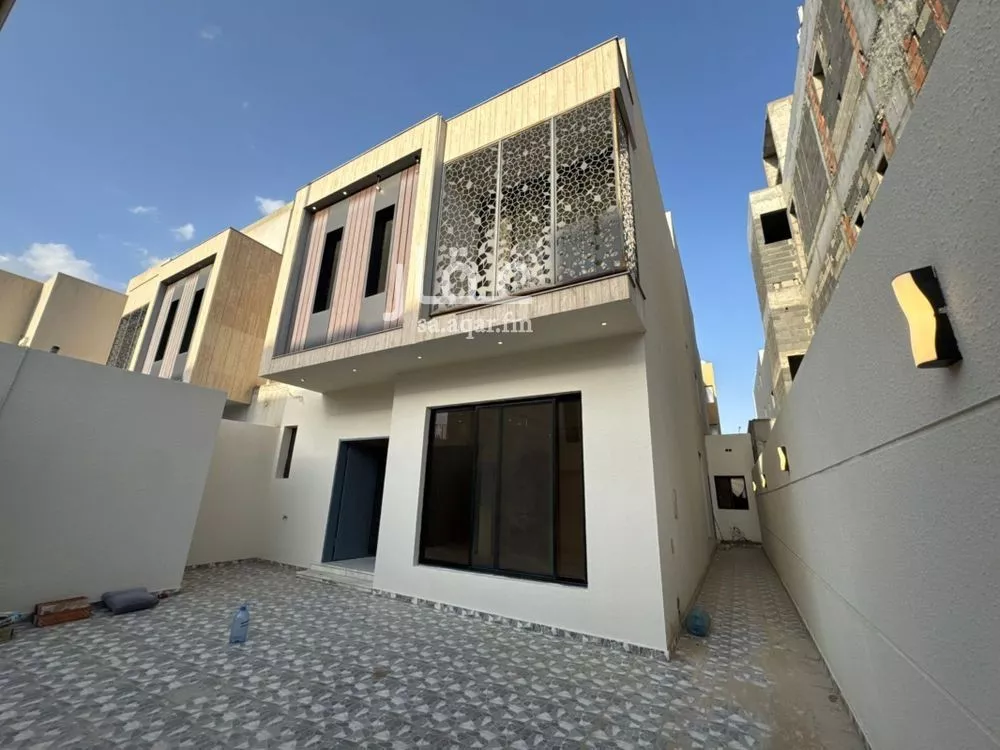 4 bedroom villa in Al Aridh 11