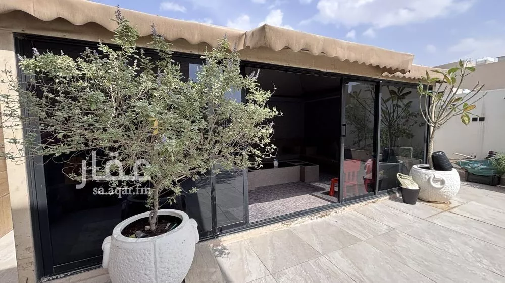 فيلا 7 غرف في الربيع 10