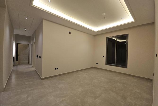 شقة 4 غرف في Al Yarmuk 3