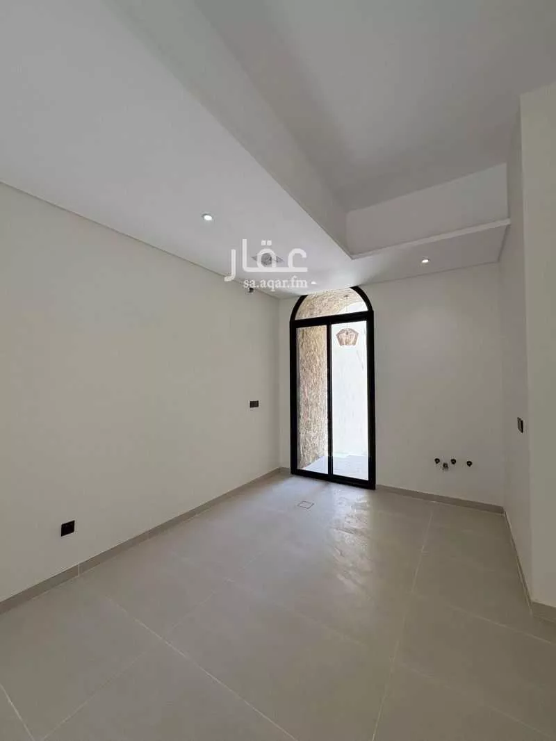 فيلا 3 غرف في الشرق 10