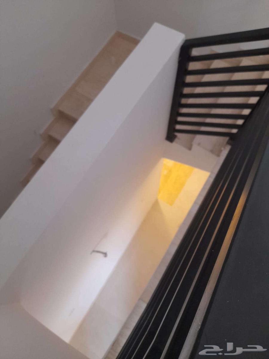 3 bedroom villa in Al Buhayrat 9