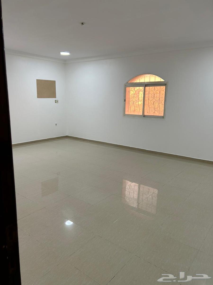 شقة 5 غرف في الخزامى 6