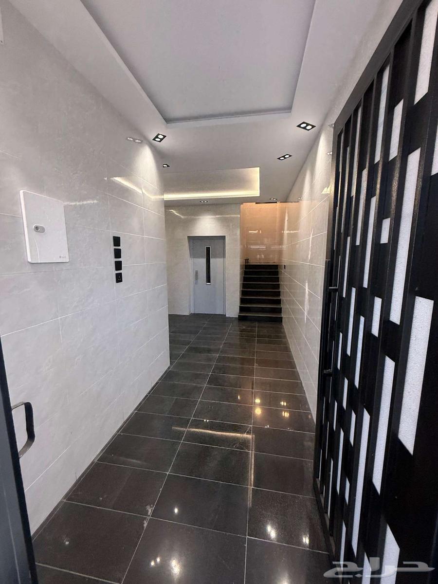 فيلا 9 غرف في ولي العهد 10