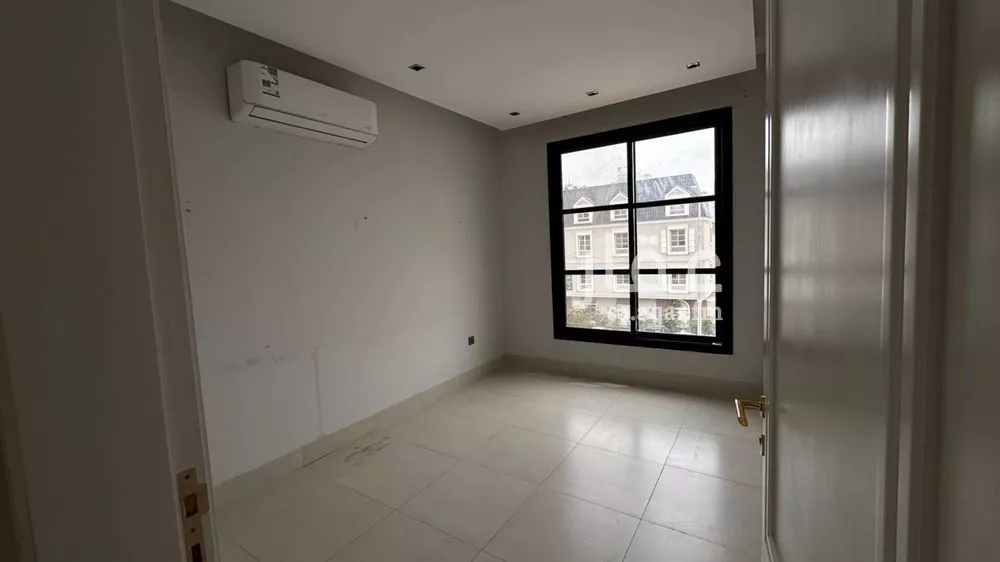 4 bedroom apartment in Al Malqa 2