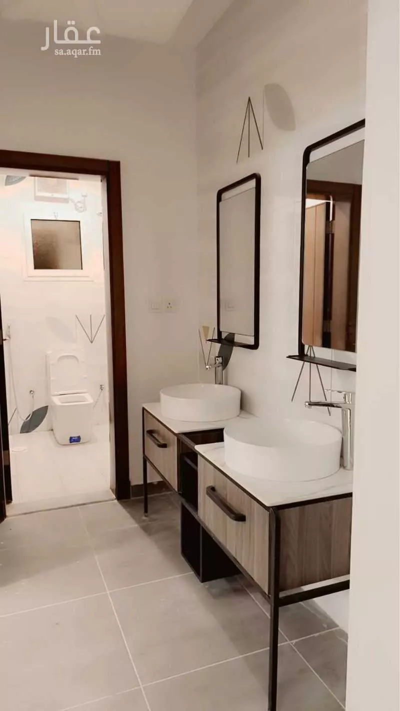 شقة 6 غرف في الملك فهد 4