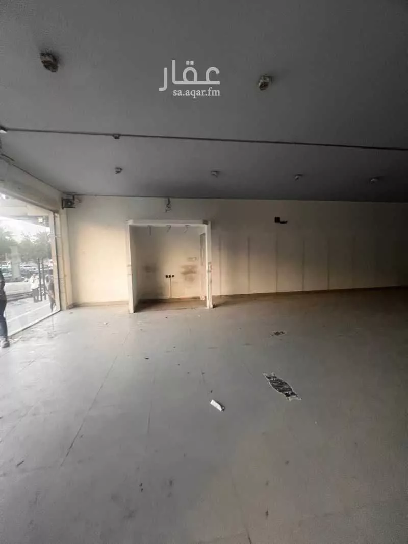 100 sqm shop in King Fahd 7