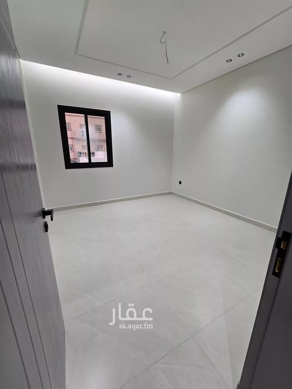 شقة 4 غرف في النزهة 4