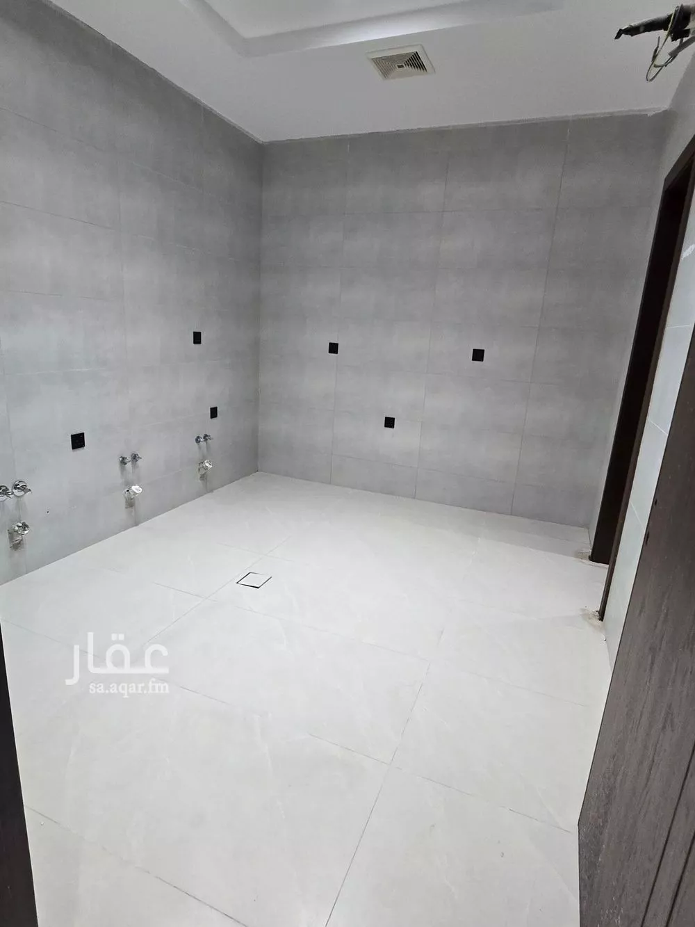 شقة 4 غرف في النزهة 4