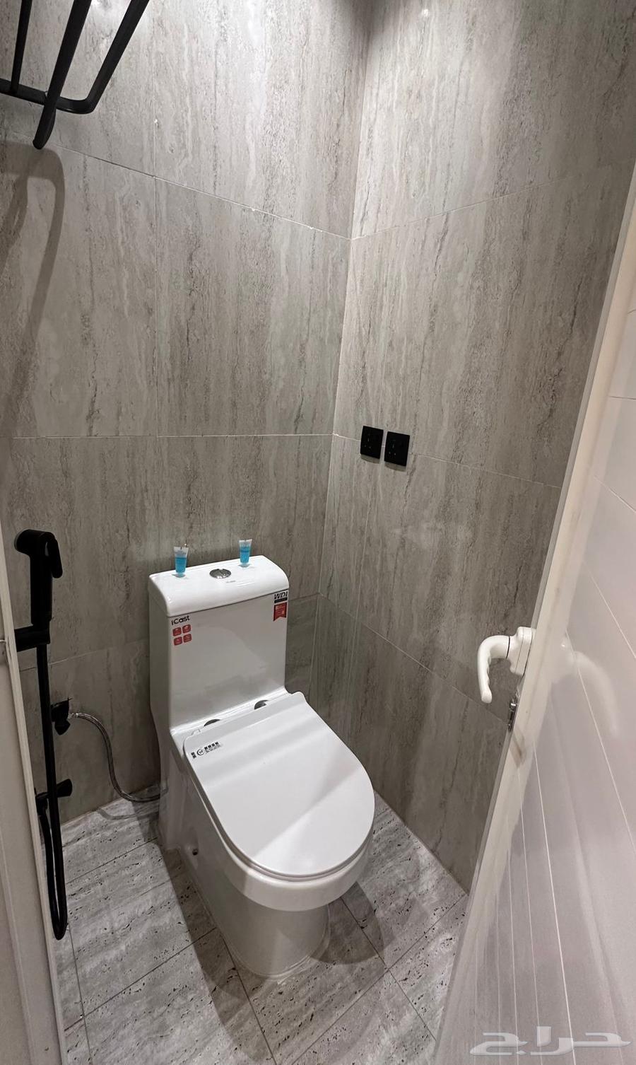 شقة 1 غرف في العقيق 13