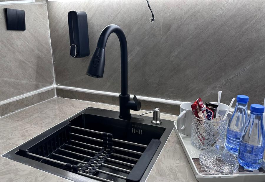 شقة 1 غرف في العقيق 10