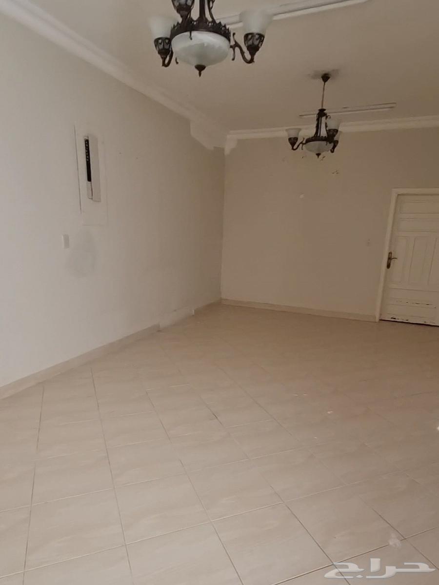 شقة 5 غرف في احد 3