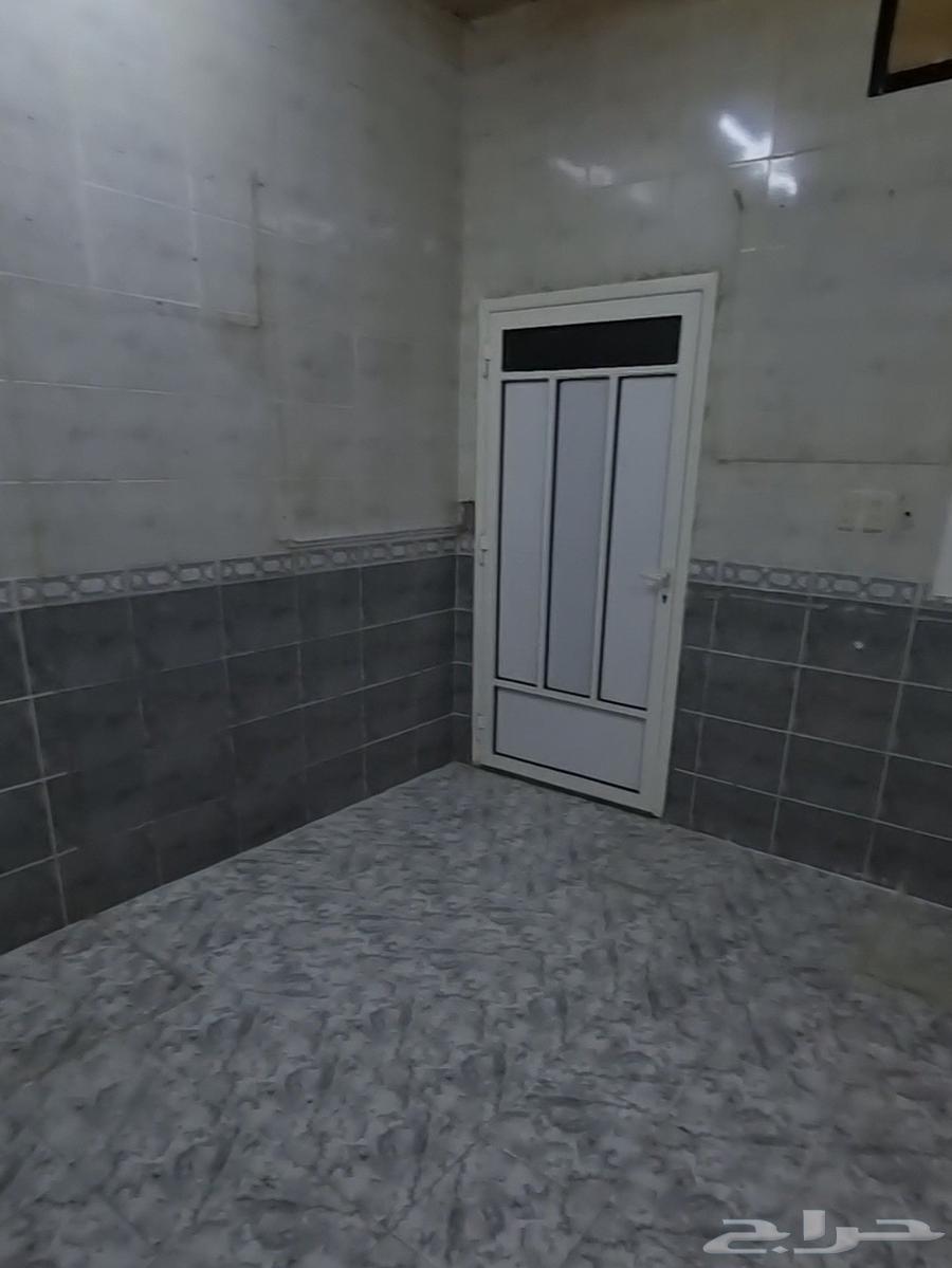 شقة 5 غرف في احد 10