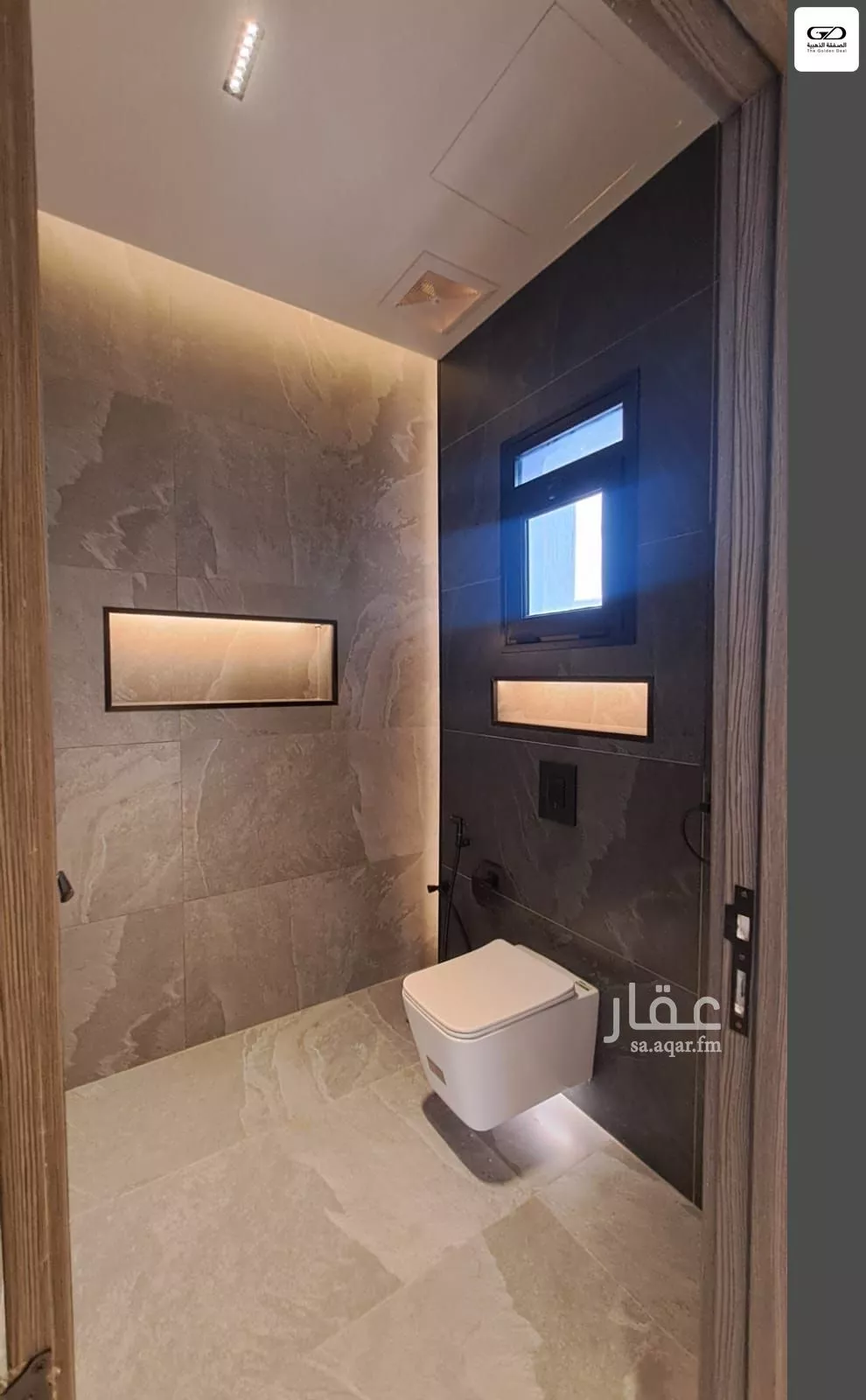 فيلا 4 غرف في الشراع 9