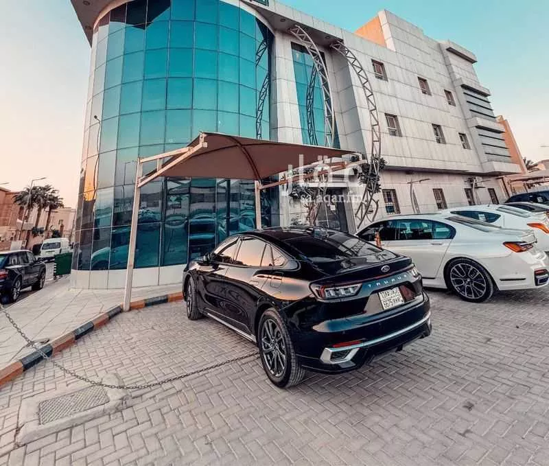 عمارة 825 م² في النخيل 6