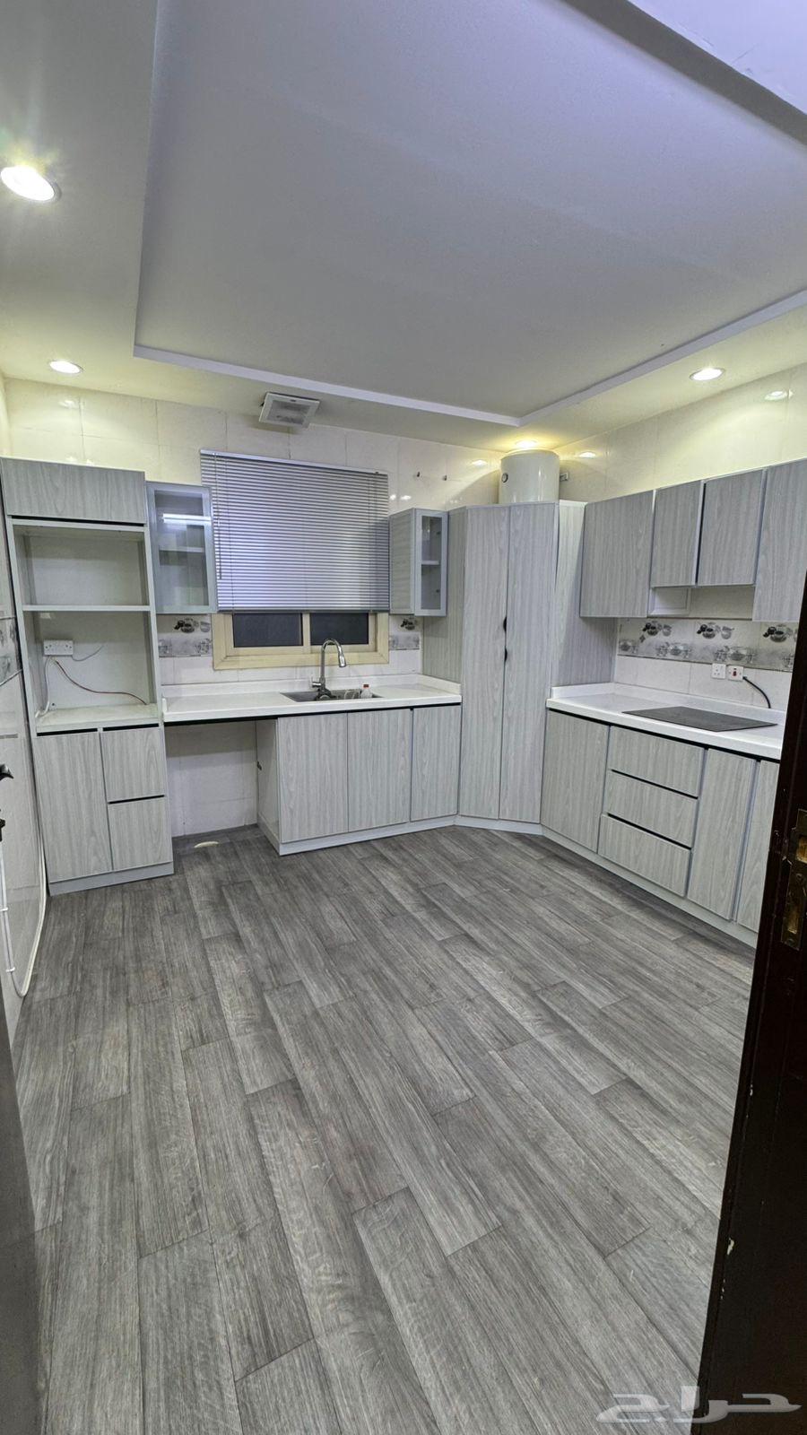 شقة 3 غرف في الرمال 5