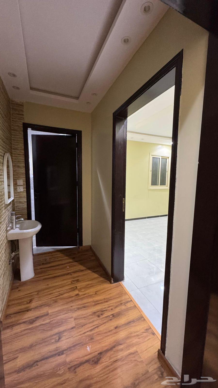 شقة 3 غرف في الرمال 7