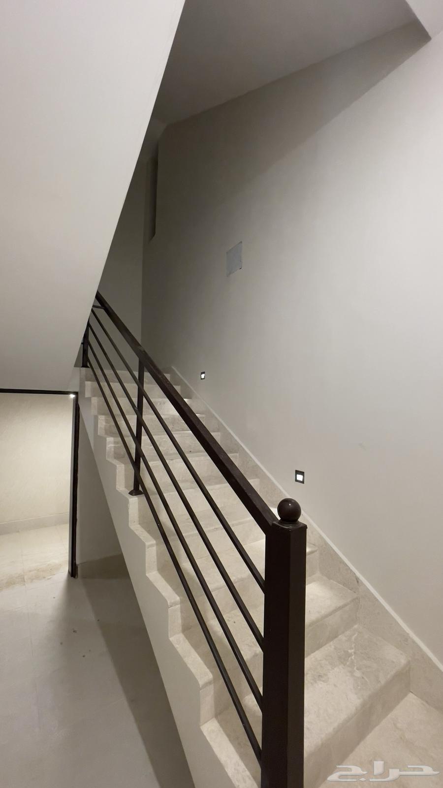 فيلا 13 غرف في العارض 4