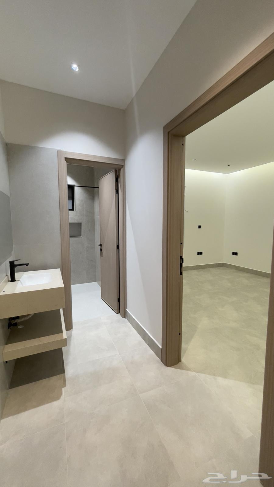 فيلا 13 غرف في العارض 9