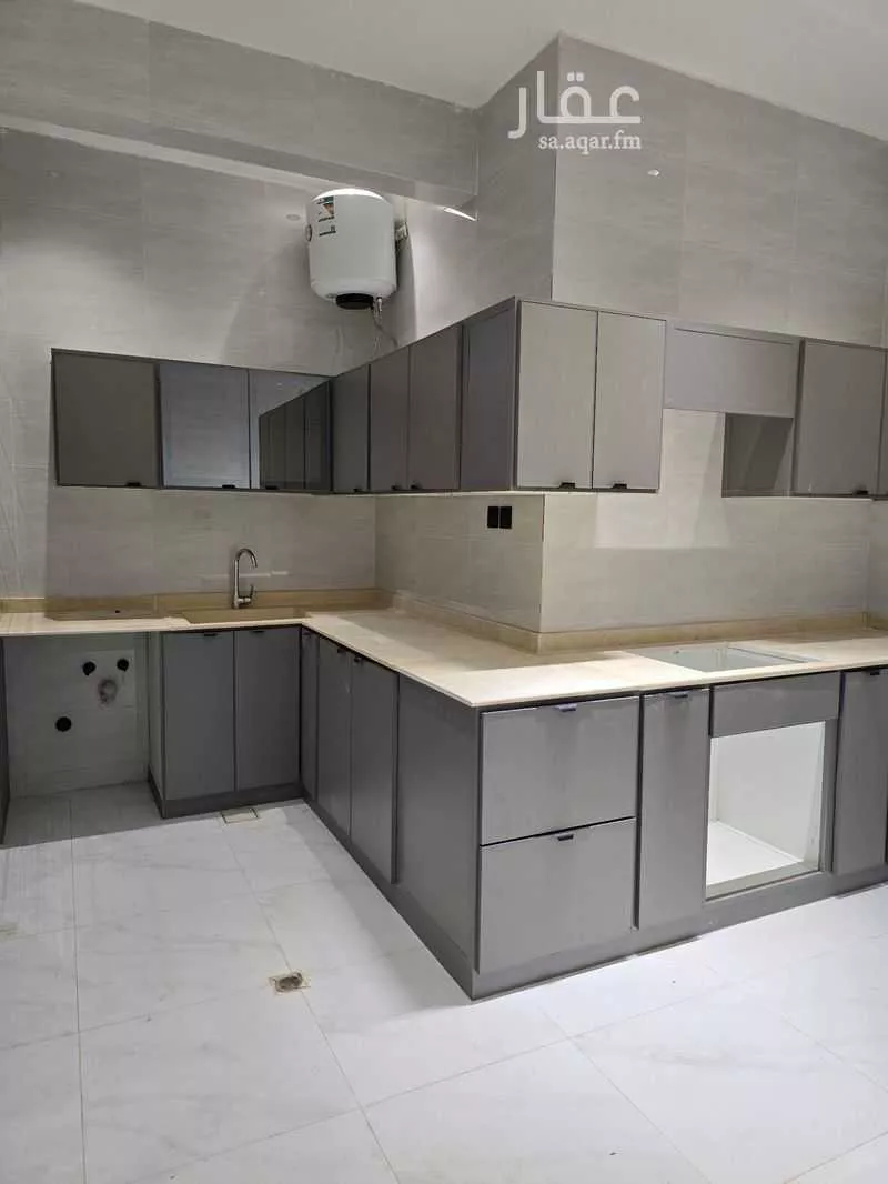 6 bedroom floor in Al Khaleej 10