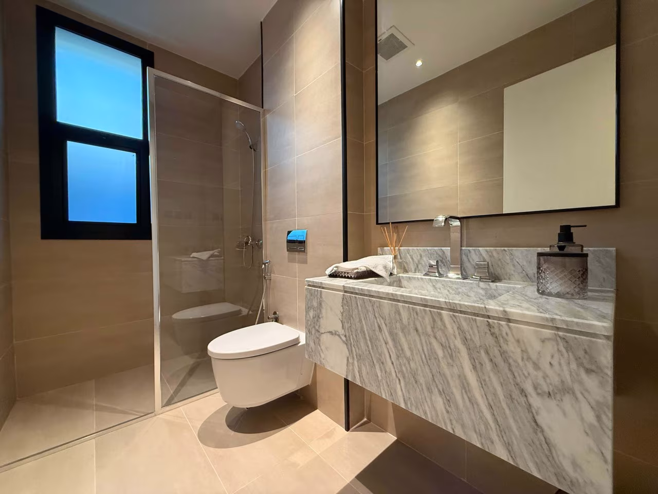 شقة 3 غرف في النرجس 21