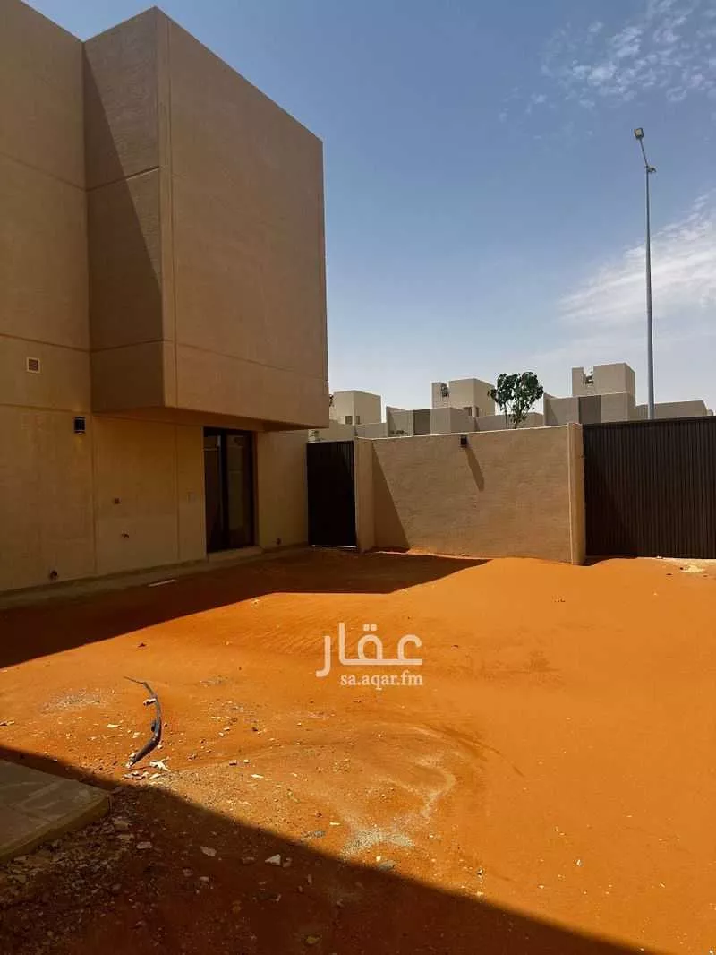 فيلا 5 غرف في العارض 8