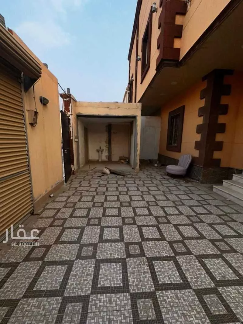 6 bedroom villa in Al Hamdaniyah 2