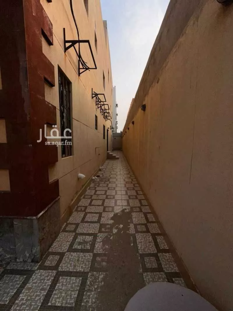 6 bedroom villa in Al Hamdaniyah 3