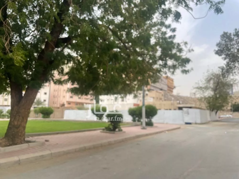 3 bedroom apartment in Al Aziziyah 4