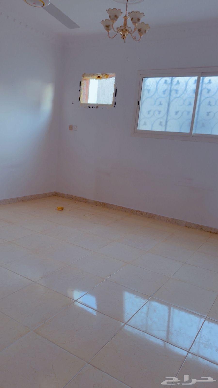 شقة 3 غرف في الرمال 10