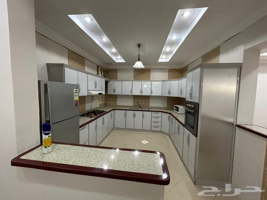 شقة 6 غرف في المروة 7