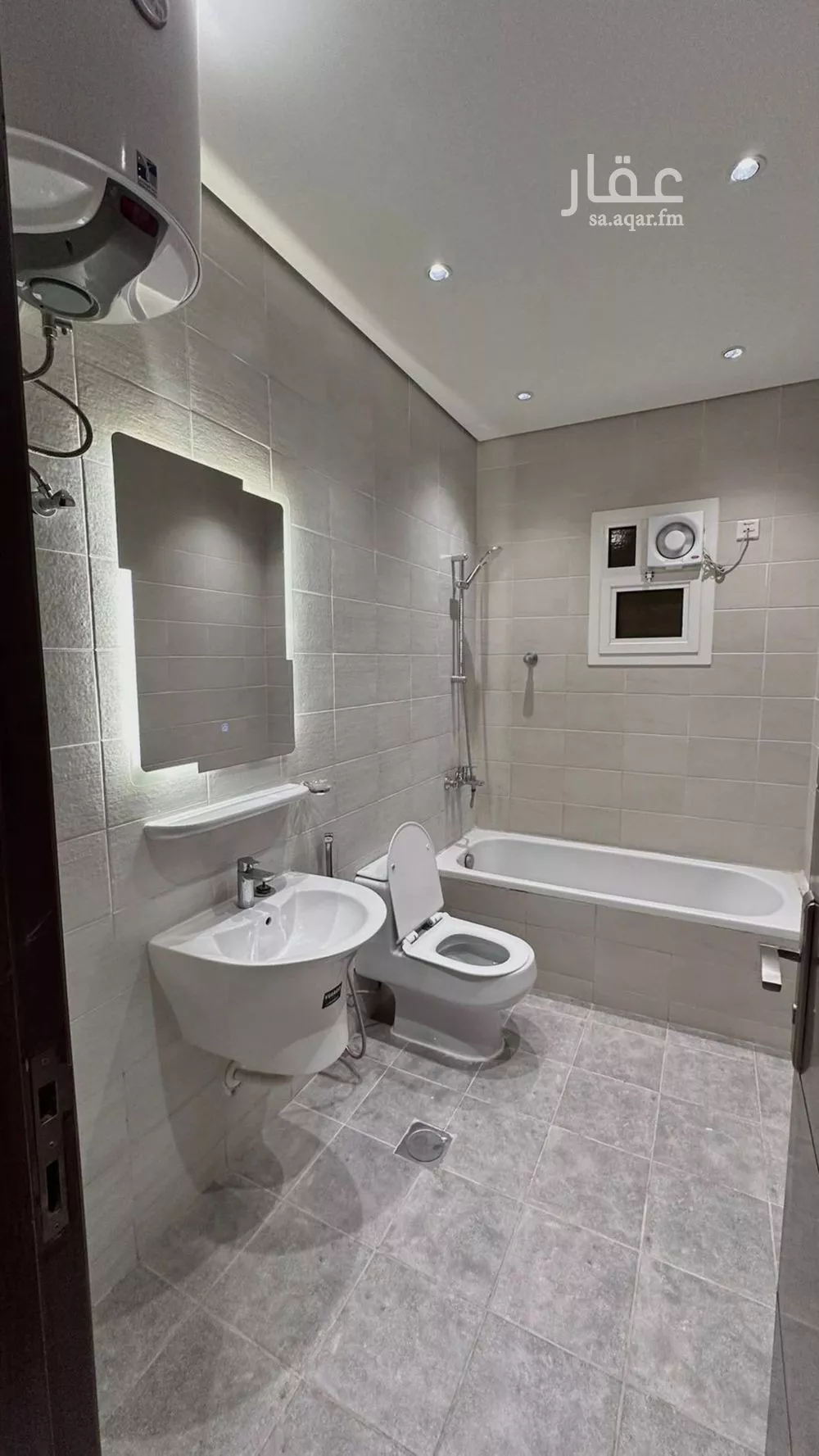 5 bedroom villa in Al Janadriyah 14