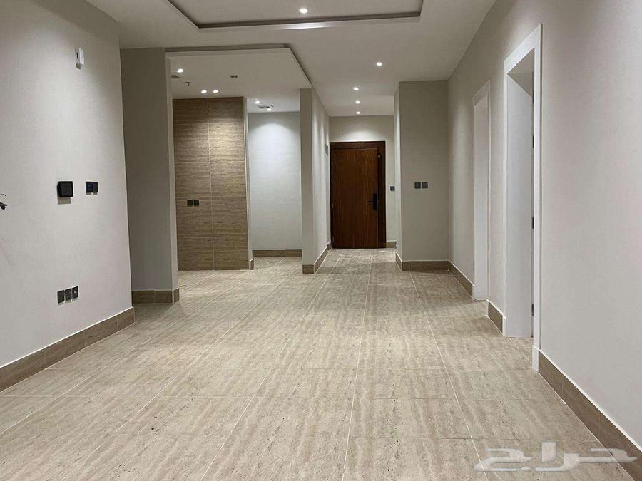 شقة 4 غرف في الحمرا 2