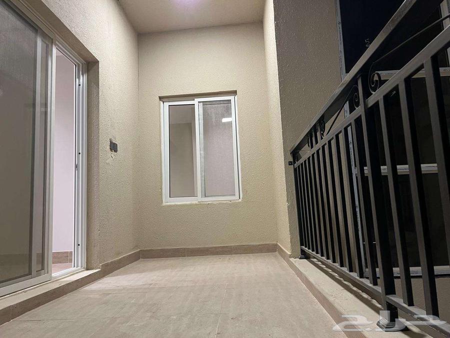 شقة 4 غرف في الحمرا 5