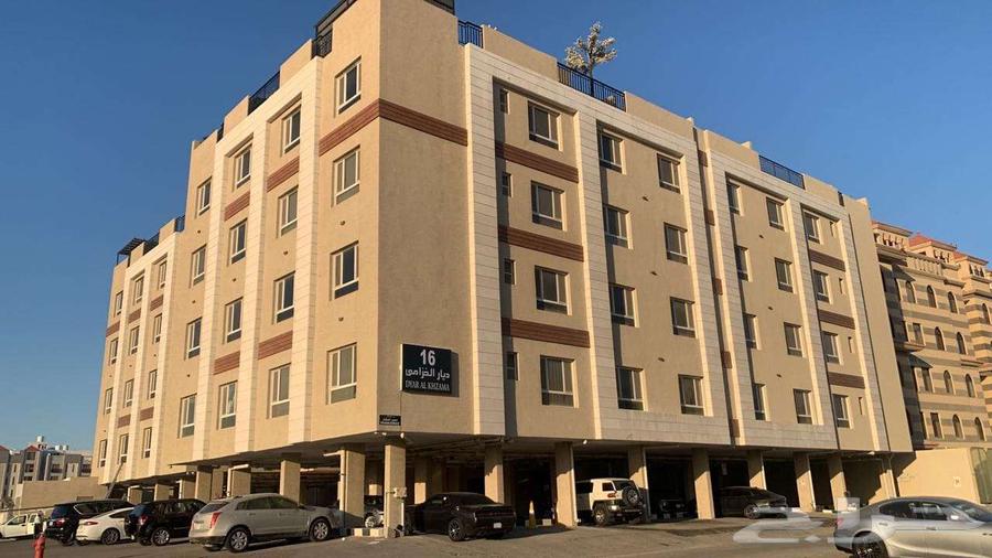 شقة 4 غرف في الحمرا 8