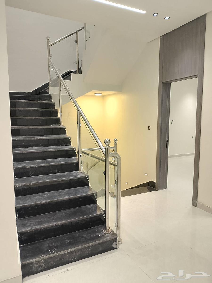 فيلا 9 غرف في احد 6