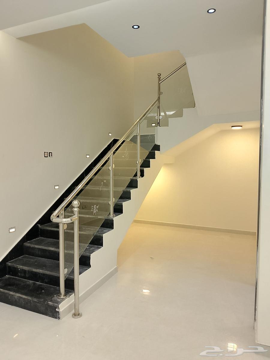 فيلا 9 غرف في احد 7