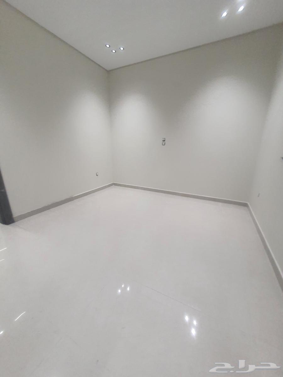 فيلا 9 غرف في احد 2