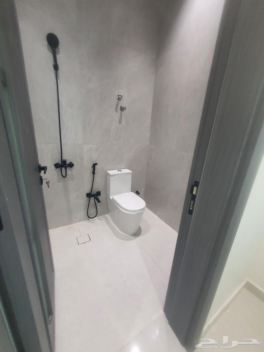 فيلا 9 غرف في احد 11