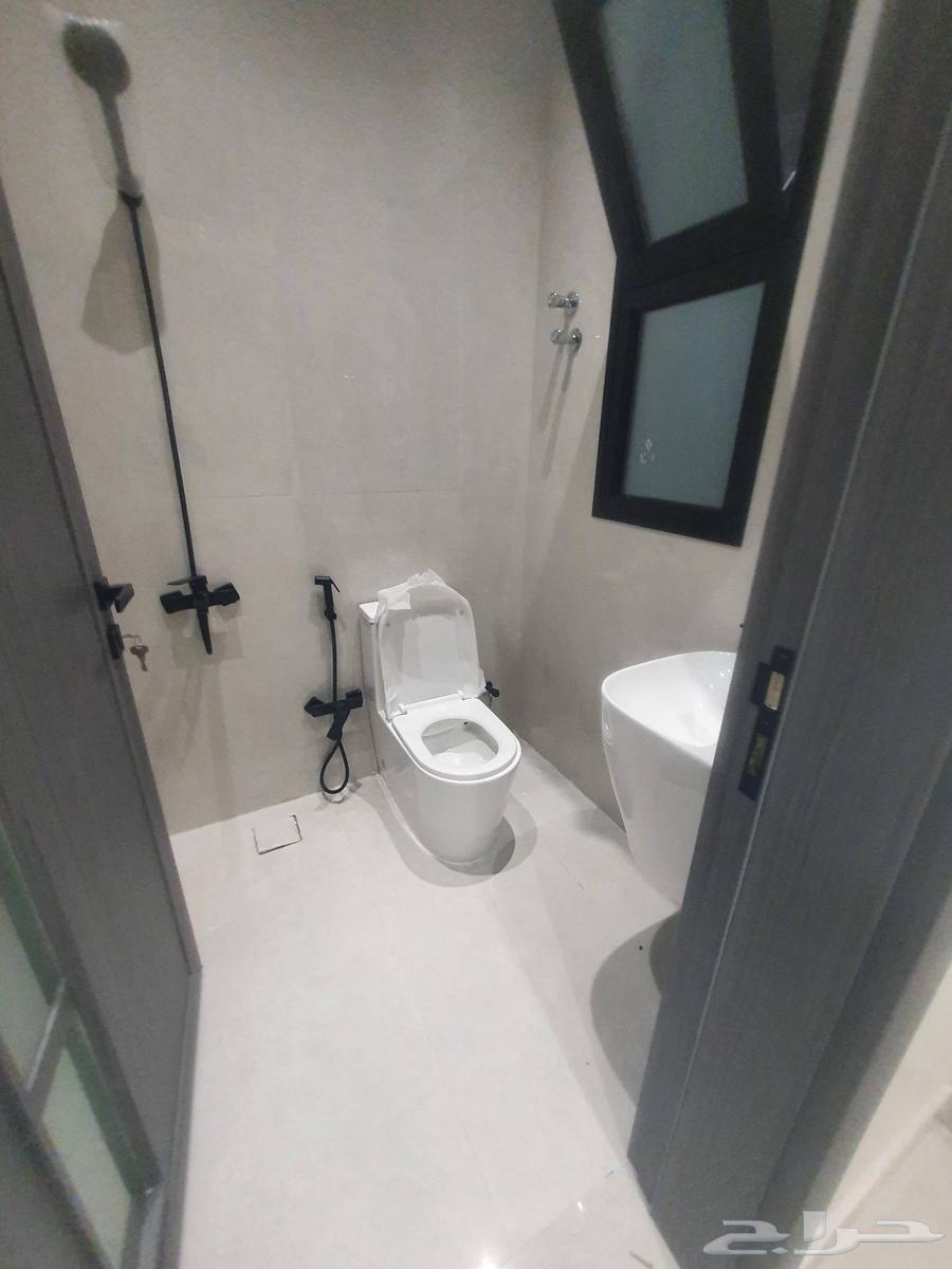 فيلا 9 غرف في احد 17