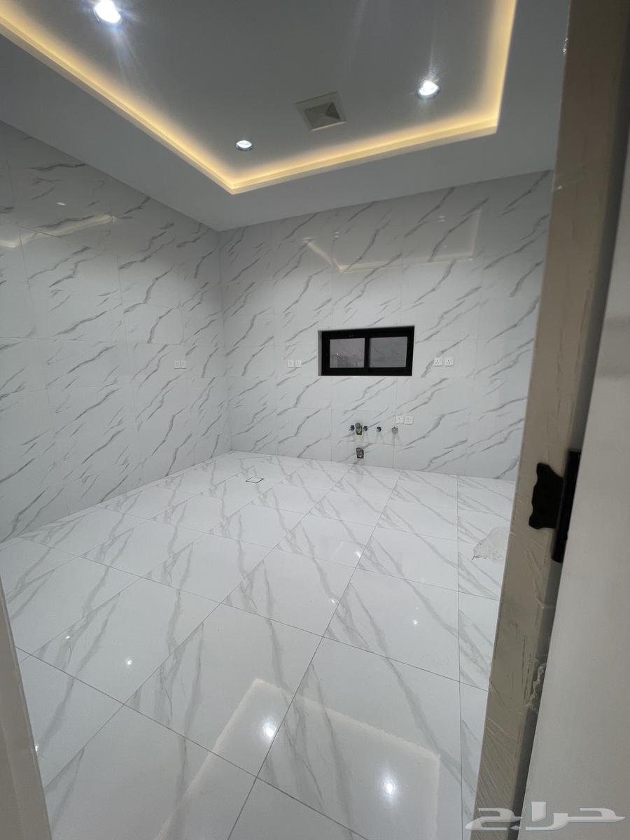 6 bedroom apartment in Al Khalidiyyah 3