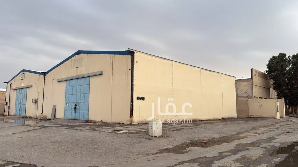 مستودع 1617 م² في السلي 2