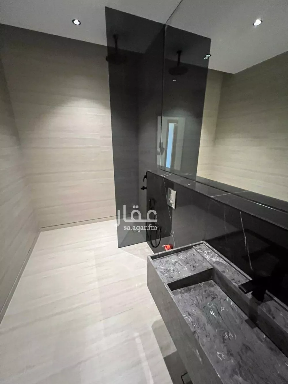 فيلا 5 غرف في العارض 11