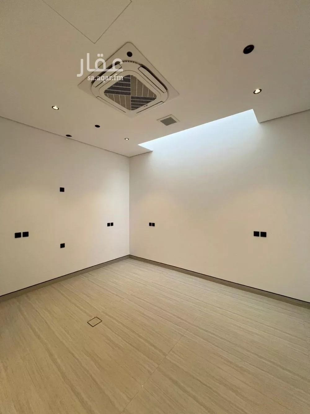 فيلا 5 غرف في العارض 8