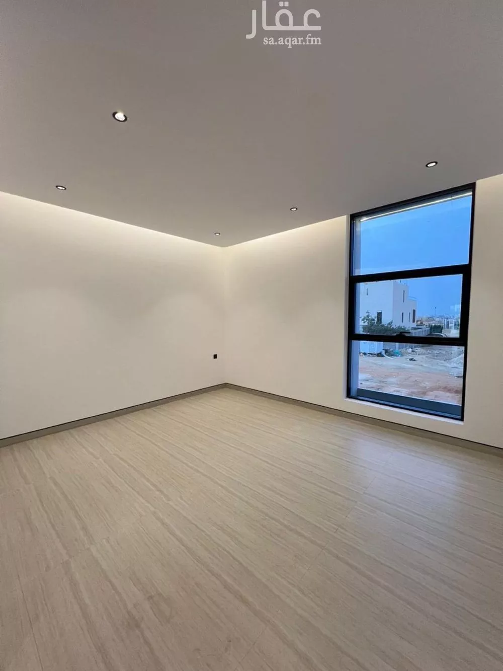 فيلا 5 غرف في العارض 10