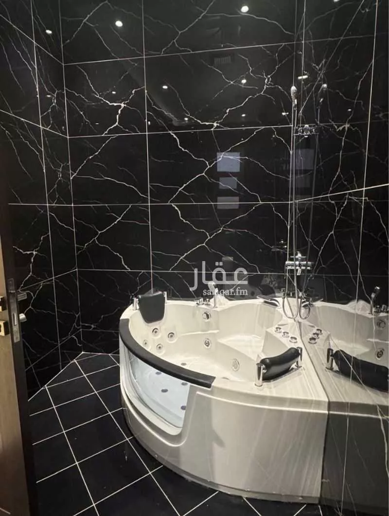 فيلا 10 غرف في الروضة 6