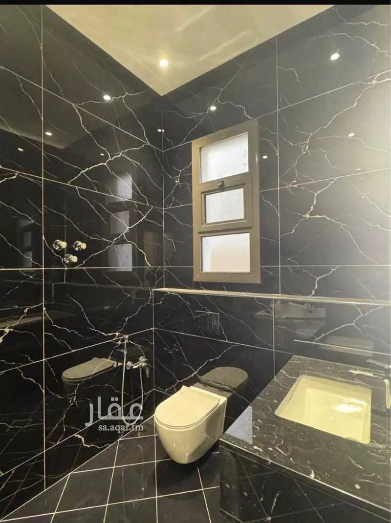 فيلا 10 غرف في الروضة 7