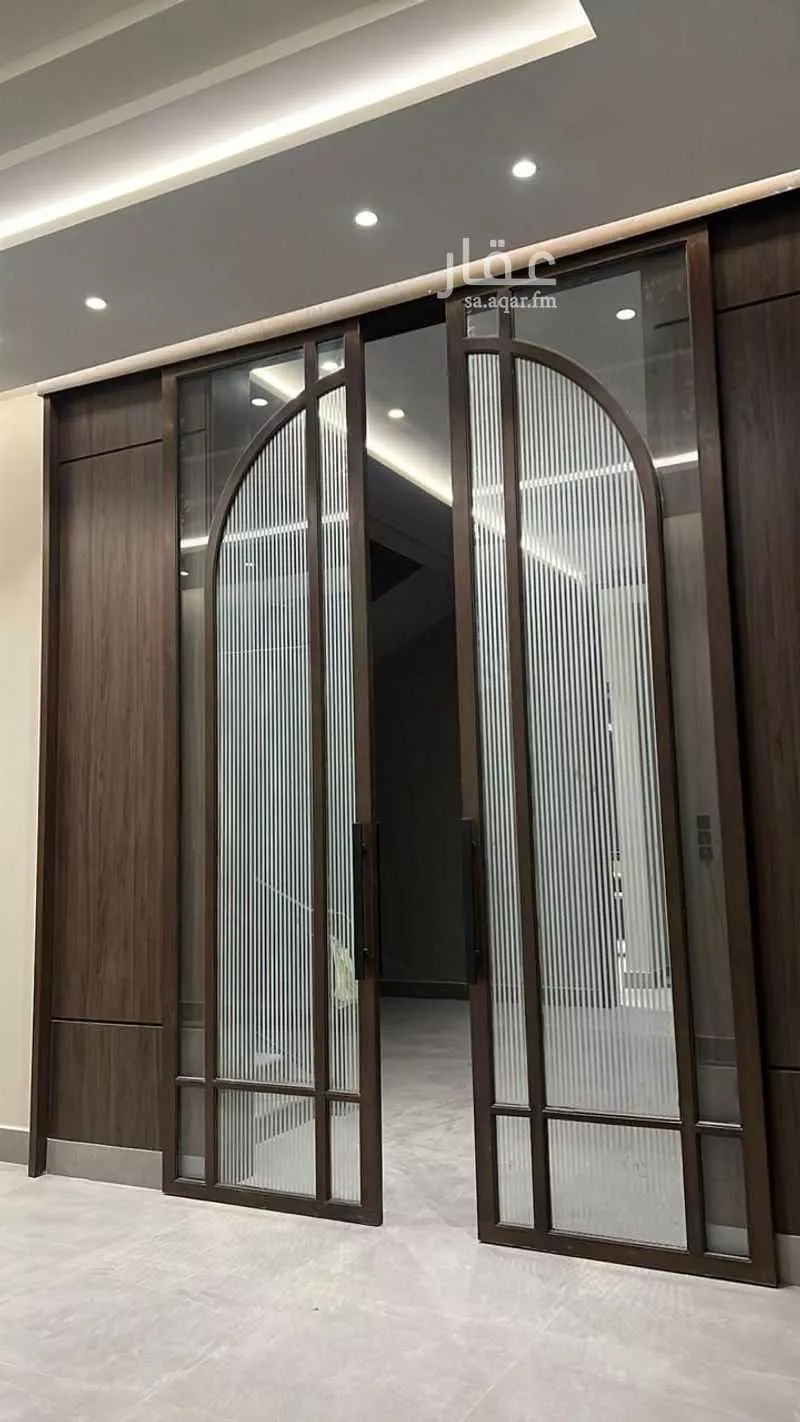 فيلا 10 غرف في الملك فهد 14