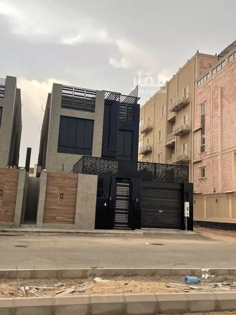 فيلا 10 غرف في الملك فهد 4